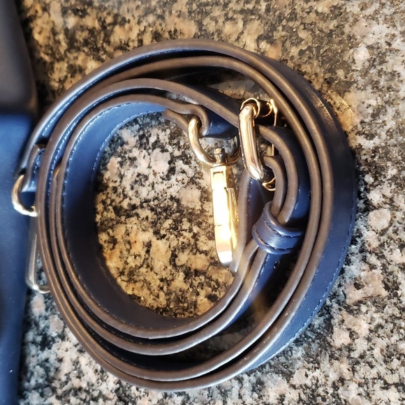 Sondra Roberts Crossbody - Picture 11 of 11